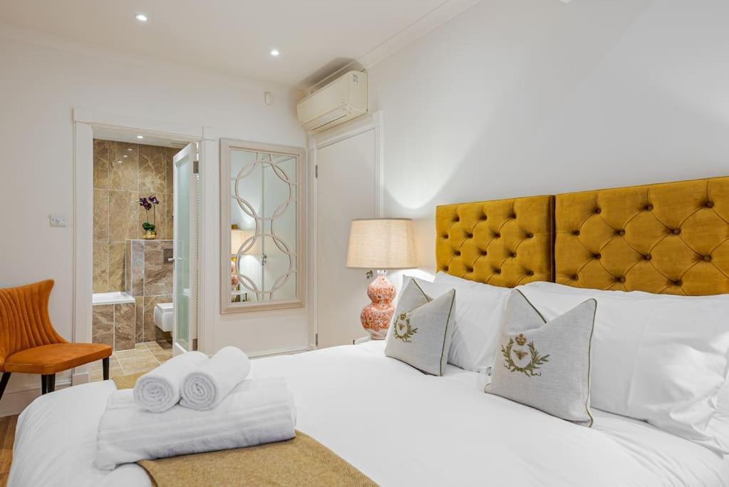 Modern 2Bd Hideaway In Belgravia With Private Patio 10 Mins Walk To Harrods Лондон Экстерьер фото