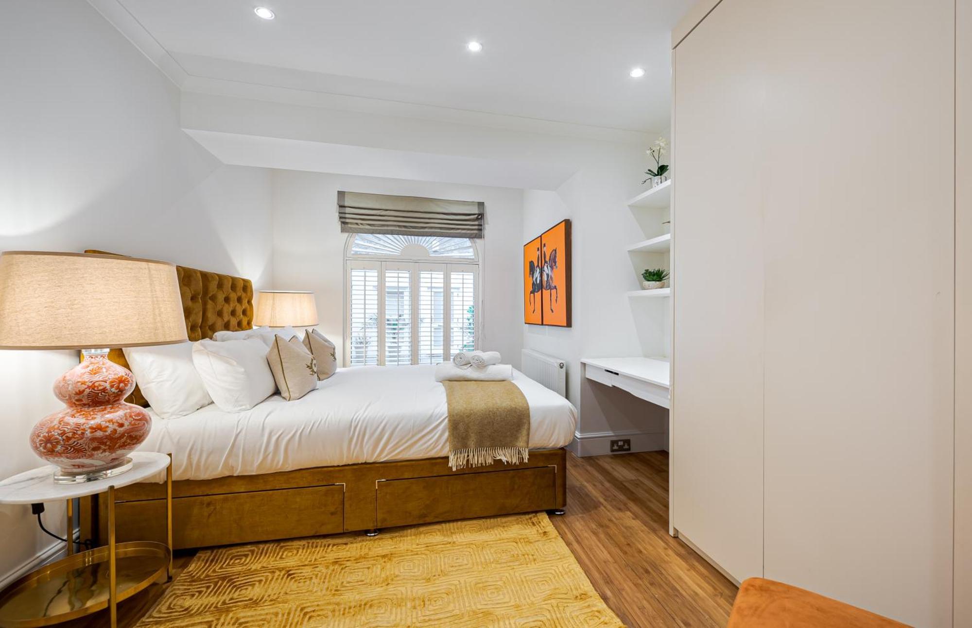 Modern 2Bd Hideaway In Belgravia With Private Patio 10 Mins Walk To Harrods Лондон Экстерьер фото