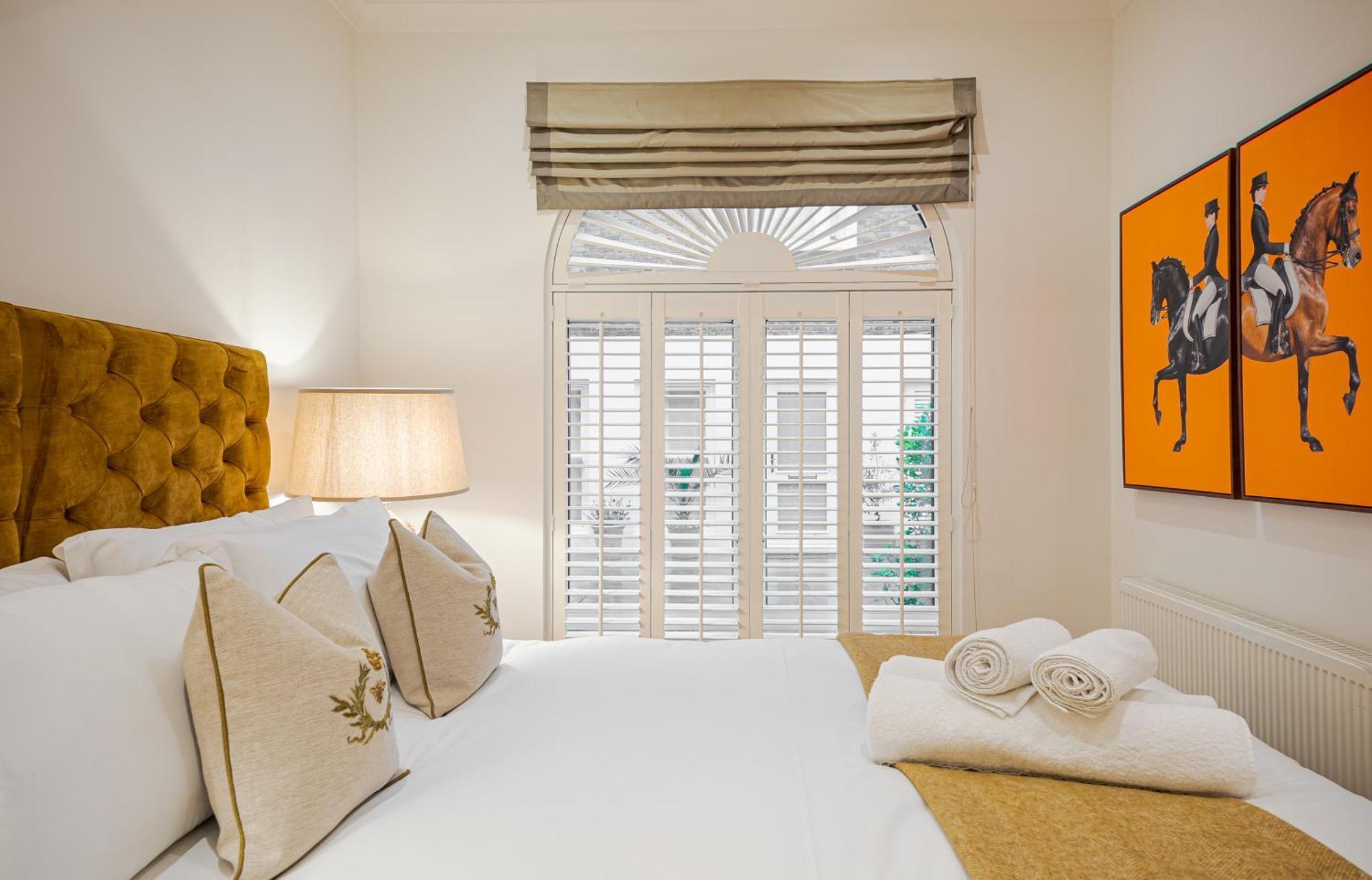 Modern 2Bd Hideaway In Belgravia With Private Patio 10 Mins Walk To Harrods Лондон Экстерьер фото