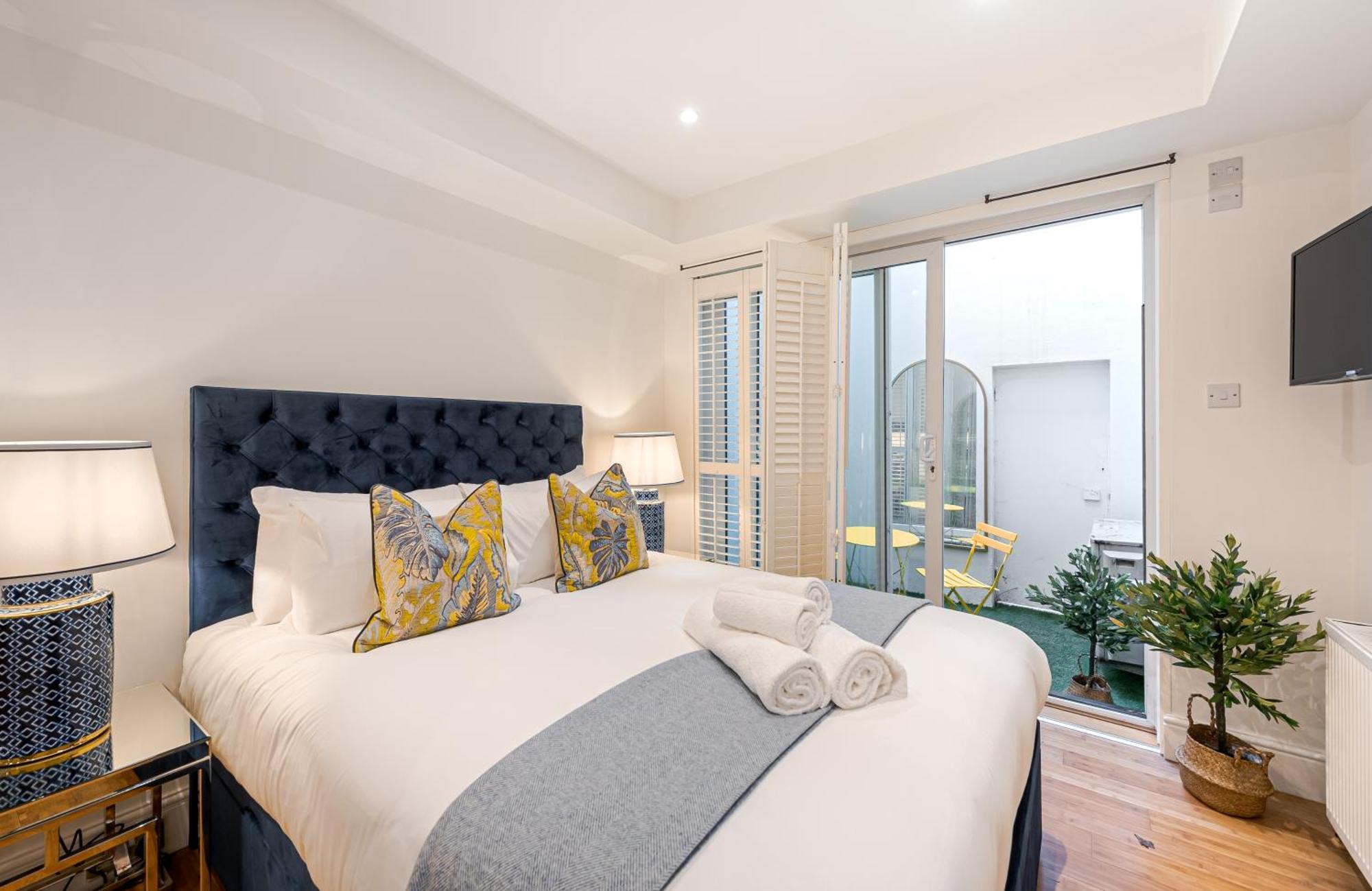 Modern 2Bd Hideaway In Belgravia With Private Patio 10 Mins Walk To Harrods Лондон Экстерьер фото